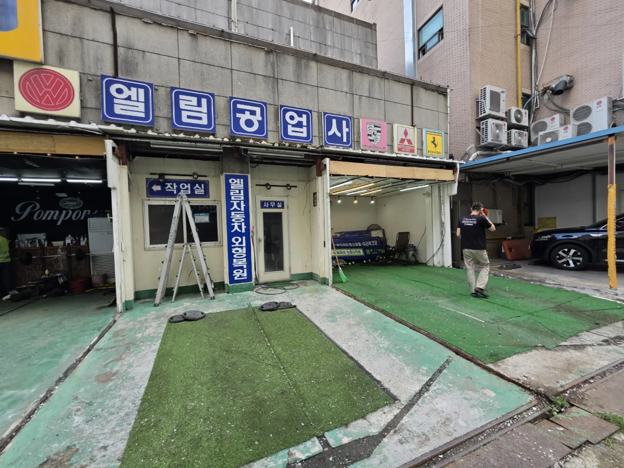 자동차 외형복원 매장 폴딩도어 현장 사진